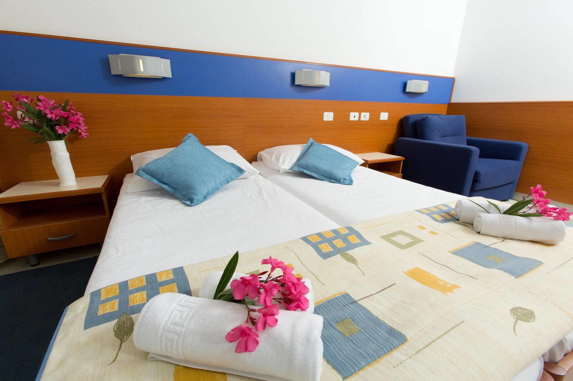 Hotel Bor Annex à Ankaran Extérieur photo